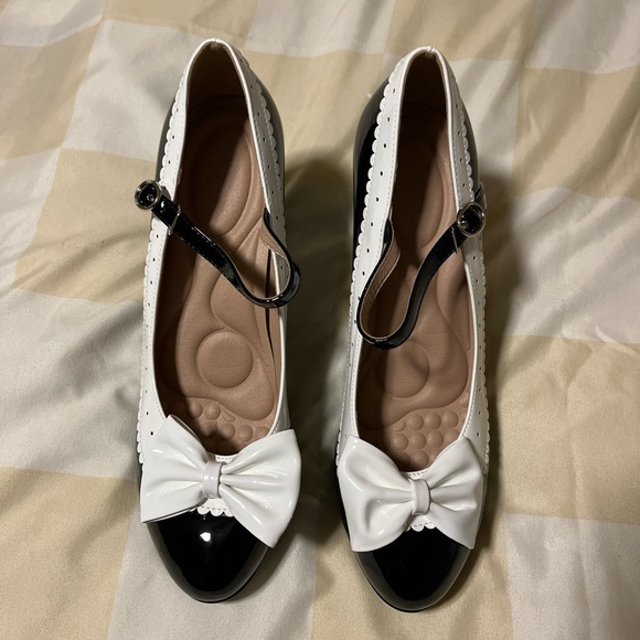 Black and White Mary Jane Heels - Picture 5 of 7